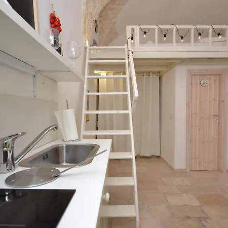 Helen White Studio In The Centre - Happy * Ostuni