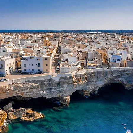 Helen White Studio In The Centre - Happy * Ostuni