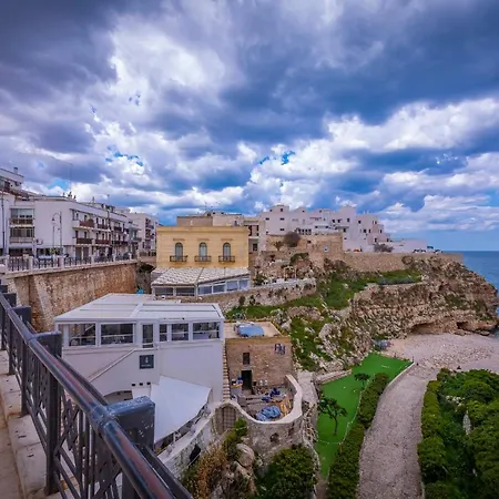 Helen White Studio In The Centre - Happy * Ostuni