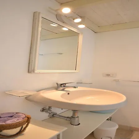 Helen White Studio In The Centre - Happy Apartment Ostuni