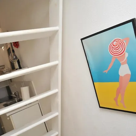 Helen White Studio In The Centre - Happy *