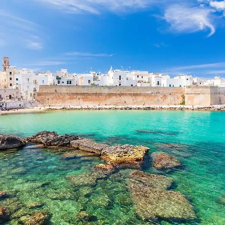 Helen White Studio In The Centre - Happy * Ostuni